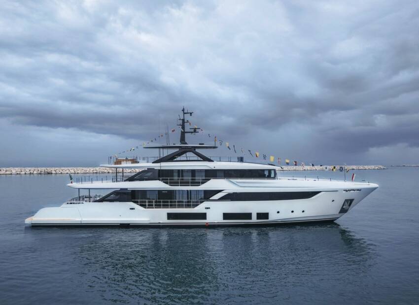 Custom Line Navetta 38